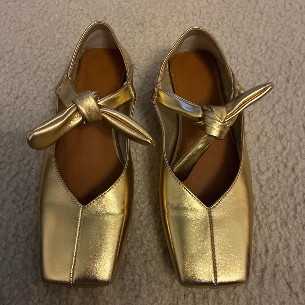 Elegant Gold Women's Shoes